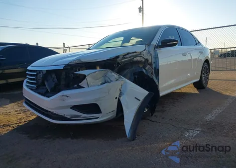 2022 Volkswagen Passat 2.0T Limited Edition z USA, uszkodzony, nr VIN 1VWBA7A3XNC006771